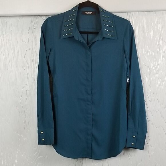 🖤 5/$20 🖤 NWOT..KRIS JENNER..studded top.. - Picture 1 of 7